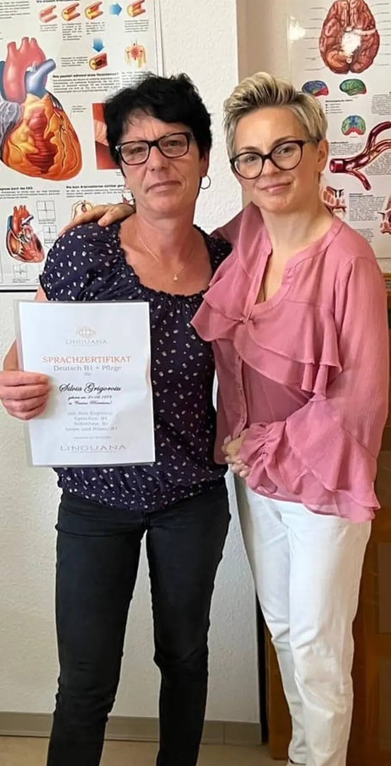 Linguana die Sprachschule - Menschen mit Zeugnissen